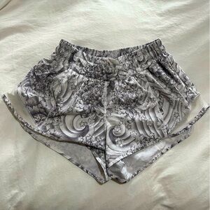 Size 4 lululmeon Hotty Hot short